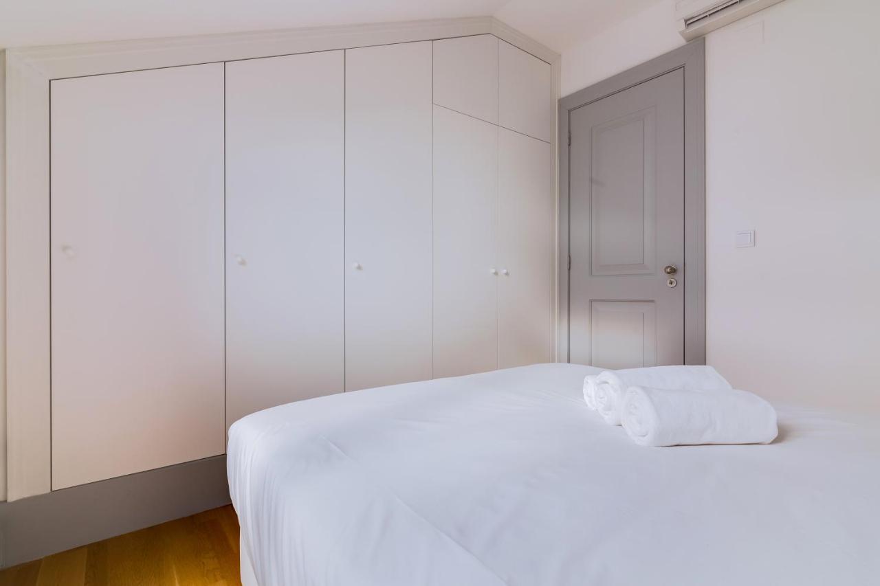 Poiais By Lisbon Inside Out Apartment Exterior photo